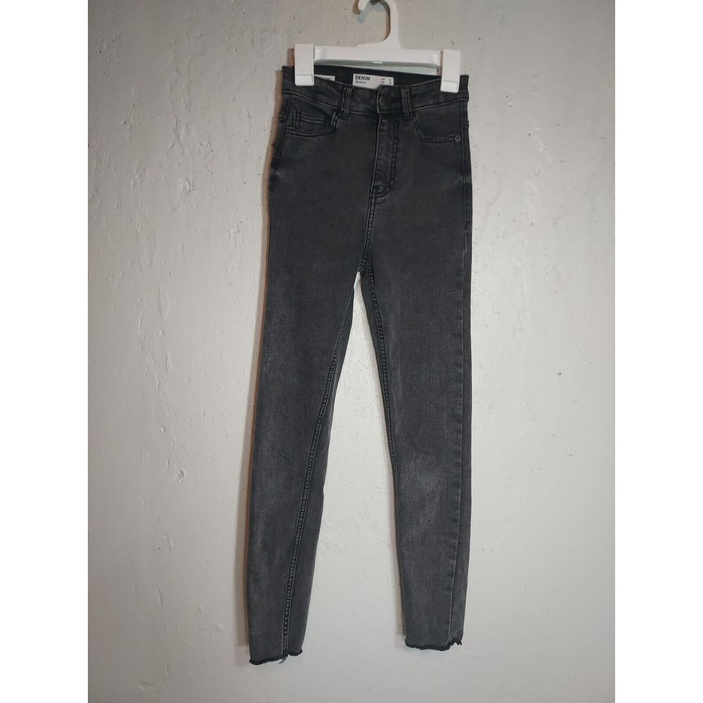 Bershka‎ Women's 00 Super High Rise Cropped Raw Hem Black Denim Jeans